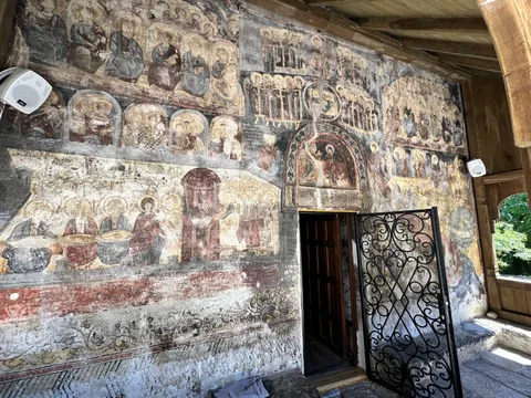 Stare freske na zidu Manastira Blagoveštenje